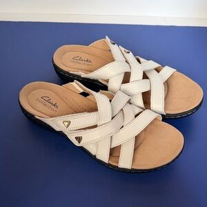 Women's Clarks Laurieann Bali Strappy Sandals Slides white summer shoes EUC